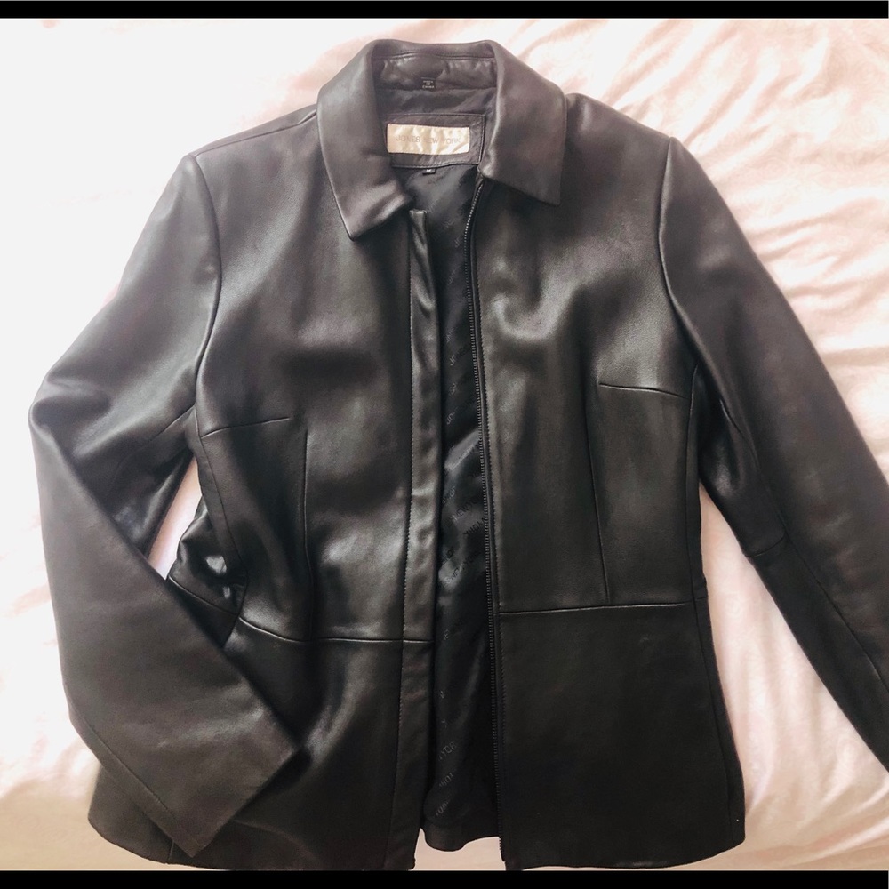 Women’s Black Leather Jacket - size M- EUC